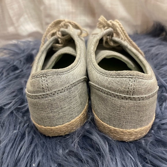 Vans - Picture 2 of 7